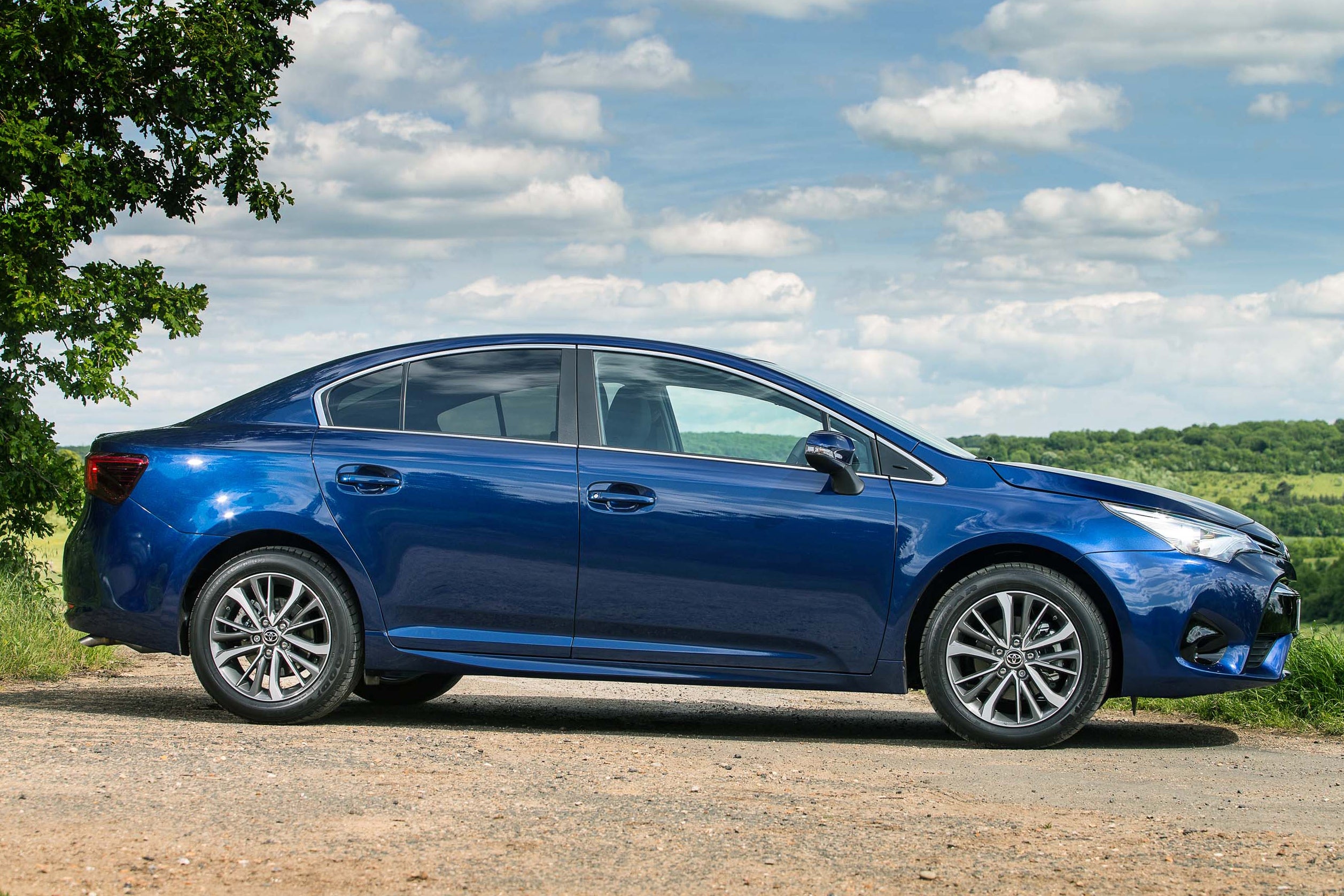 Toyota Avensis (20152019) Review heycar